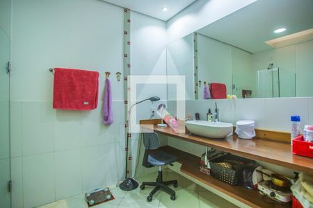 Casa à venda com 675m², 5 quartos e 8 vagas Casa à venda com 675m², 5 quartos e 8 vagasBanheiro Suíte