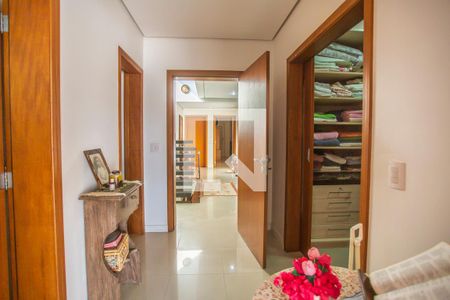 Casa à venda com 675m², 5 quartos e 8 vagas Casa à venda com 675m², 5 quartos e 8 vagasHall