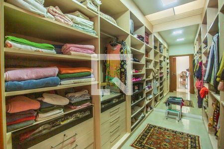 Casa à venda com 675m², 5 quartos e 8 vagas Casa à venda com 675m², 5 quartos e 8 vagasCloset
