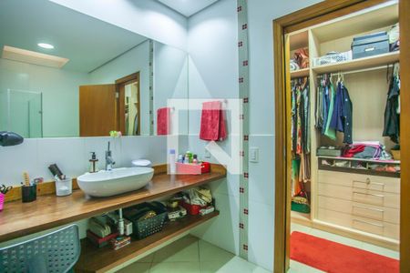 Casa à venda com 675m², 5 quartos e 8 vagas Casa à venda com 675m², 5 quartos e 8 vagasBanheiro Suíte
