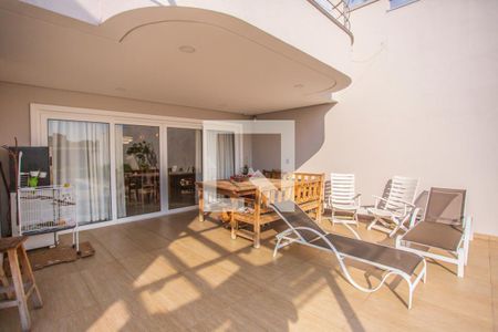 Casa à venda com 675m², 5 quartos e 8 vagas Casa à venda com 675m², 5 quartos e 8 vagasChurrasqueira