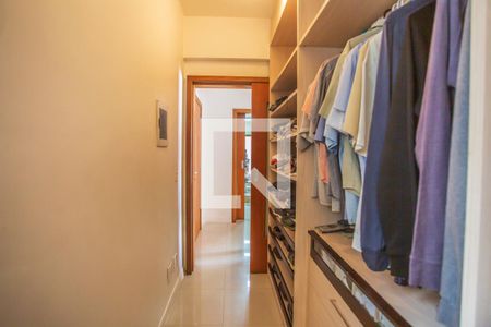 Casa à venda com 675m², 5 quartos e 8 vagas Casa à venda com 675m², 5 quartos e 8 vagasCloset