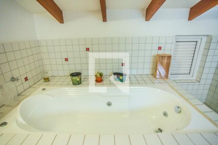 Casa à venda com 675m², 5 quartos e 8 vagas Casa à venda com 675m², 5 quartos e 8 vagasBanheiro Suíte