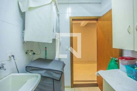 Casa à venda com 675m², 5 quartos e 8 vagas Casa à venda com 675m², 5 quartos e 8 vagasÁrea de Serviço