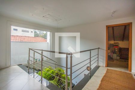 Casa à venda com 675m², 5 quartos e 8 vagas Casa à venda com 675m², 5 quartos e 8 vagasHall