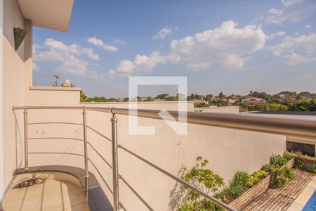 Casa à venda com 675m², 5 quartos e 8 vagas Casa à venda com 675m², 5 quartos e 8 vagasVaranda