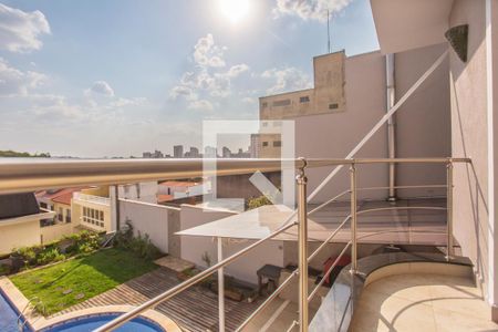 Casa à venda com 675m², 5 quartos e 8 vagas Casa à venda com 675m², 5 quartos e 8 vagasVaranda