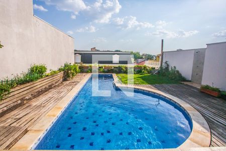 Casa à venda com 675m², 5 quartos e 8 vagas Casa à venda com 675m², 5 quartos e 8 vagasPiscina
