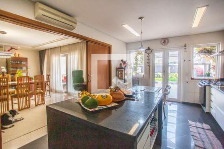 Casa à venda com 675m², 5 quartos e 8 vagas Casa à venda com 675m², 5 quartos e 8 vagasCozinha