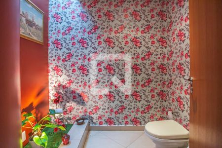 Casa à venda com 675m², 5 quartos e 8 vagas Casa à venda com 675m², 5 quartos e 8 vagaslavabo