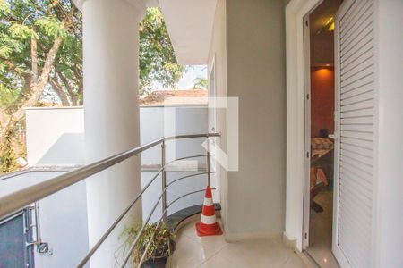 Casa à venda com 675m², 5 quartos e 8 vagas Casa à venda com 675m², 5 quartos e 8 vagasVaranda
