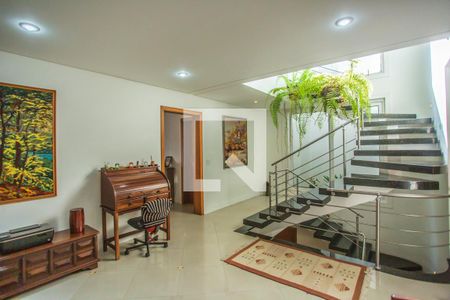 Casa à venda com 675m², 5 quartos e 8 vagas Casa à venda com 675m², 5 quartos e 8 vagasHall