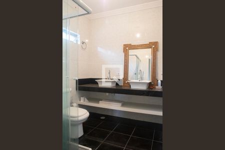 Apartamento à venda com 240m², 4 quartos e 3 vagas Apartamento à venda com 240m², 4 quartos e 3 vagasBanheiro Quarto 1