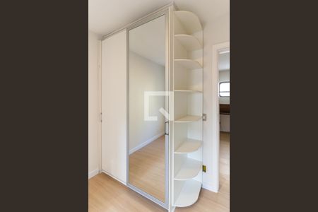 Apartamento à venda com 101m², 3 quartos e 2 vagasQuarto 2