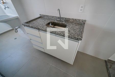 Apartamento para alugar com 47m², 2 quartos e 1 vaga Apartamento para alugar com 47m², 2 quartos e 1 vagaCozinha e Área de Serviço - Armários