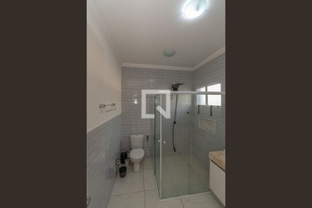 Banheiro da Suíte de casa para alugar com 2 quartos, 232m² em Vila Santa Isabel, Campinas