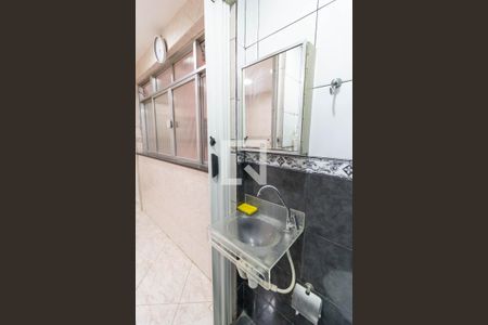 Apartamento para alugar com 65m², 2 quartos e sem vaga Apartamento para alugar com 65m², 2 quartos e sem vagaBanheiro de Serviço
