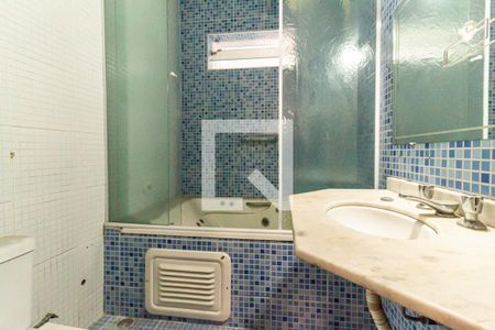 Casa à venda com 205m², 3 quartos e 2 vagasBanheiro Social