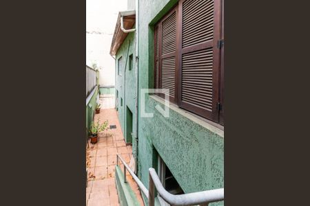 Casa à venda com 205m², 3 quartos e 2 vagasEscada - Acesso Área de Serviço