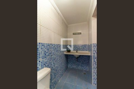 Casa à venda com 205m², 3 quartos e 2 vagasSuíte 1 - Banheiro