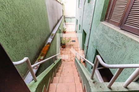 Casa à venda com 205m², 3 quartos e 2 vagasEscada - Acesso Área de Serviço
