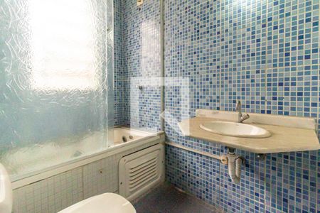 Casa à venda com 205m², 3 quartos e 2 vagasSuíte 2 - Banheiro