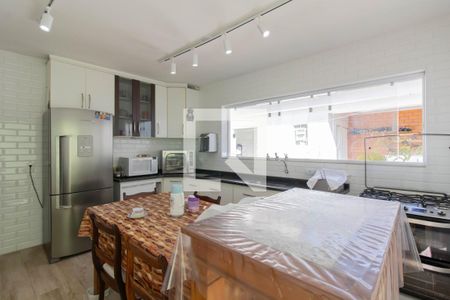 Casa à venda com 198m², 3 quartos e 3 vagasCozinha
