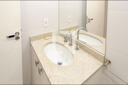 Apartamento para alugar com 73m², 2 quartos e 2 vagasBanheiro Social