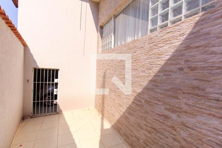 Casa à venda com 116m², 2 quartos e 1 vaga Casa à venda com 116m², 2 quartos e 1 vagaEntrada