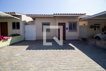 Casa de condomínio para alugar com 47m², 2 quartos e 2 vagasFachada