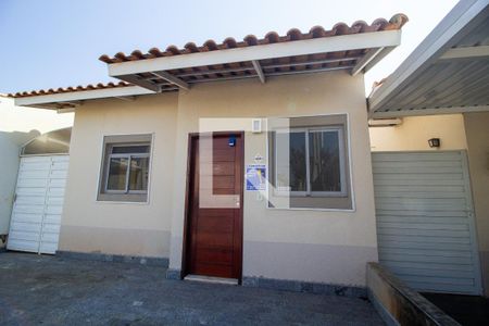 Casa de condomínio para alugar com 47m², 2 quartos e 2 vagasFachada