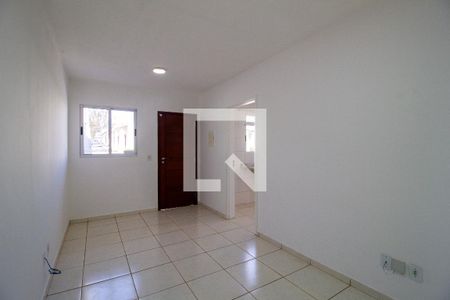 Sala de casa de condomínio para alugar com 2 quartos, 47m² em Jardim Simus, Sorocaba