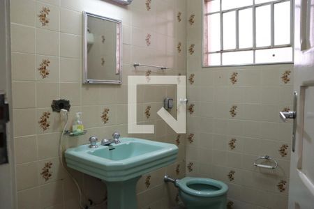 Casa à venda com 289m², 3 quartos e 2 vagasBanheiro 