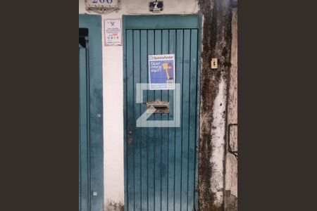 Casa para alugar com 50m², 1 quarto e sem vagaFachada com a plaquinha instalada 