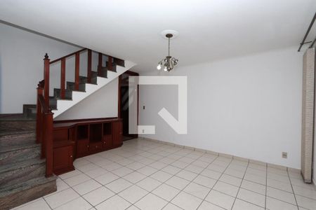 Sala de casa para alugar com 3 quartos, 120m² em Jardim Teresa, São Paulo