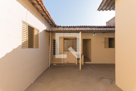 Casa para alugar com 100m², 2 quartos e 1 vaga Casa para alugar com 100m², 2 quartos e 1 vagaQuintal
