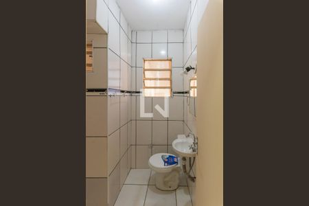 Casa para alugar com 100m², 2 quartos e 1 vaga Casa para alugar com 100m², 2 quartos e 1 vagaBanheiro