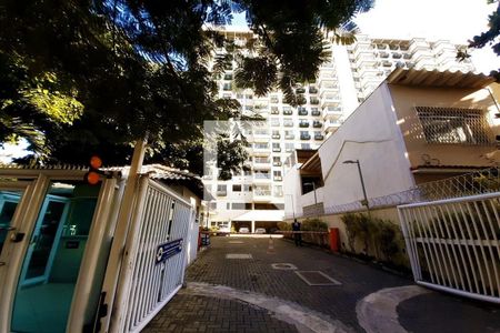 Apartamento para alugar com 80m², 3 quartos e 1 vaga Apartamento para alugar com 80m², 3 quartos e 1 vagaFachada