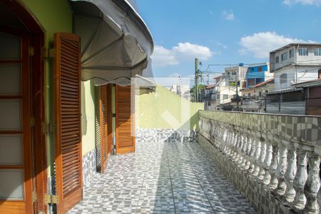 Casa à venda com 297m², 4 quartos e 3 vagas Casa à venda com 297m², 4 quartos e 3 vagasVaranda