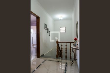 Casa à venda com 297m², 4 quartos e 3 vagas Casa à venda com 297m², 4 quartos e 3 vagasHall escadas