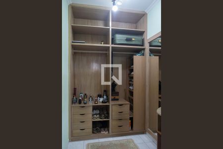 Casa à venda com 297m², 4 quartos e 3 vagas Casa à venda com 297m², 4 quartos e 3 vagasCloset Quarto 1