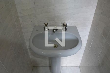 Casa à venda com 297m², 4 quartos e 3 vagas Casa à venda com 297m², 4 quartos e 3 vagasBanheiro