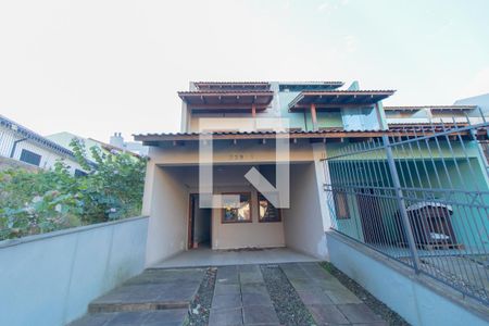 Casa à venda com 169m², 3 quartos e 2 vagasFachada