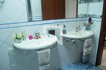 Casa à venda com 500m², 4 quartos e 3 vagas Casa à venda com 500m², 4 quartos e 3 vagasBanheiro Quarto 2