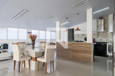 Casa à venda com 500m², 4 quartos e 3 vagas Casa à venda com 500m², 4 quartos e 3 vagasCozinha