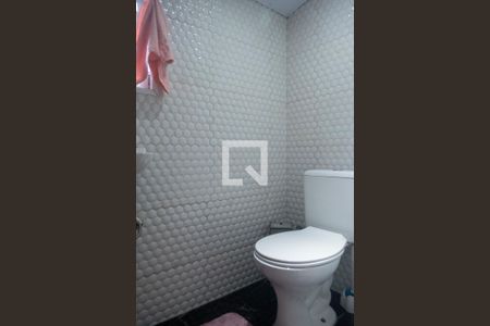 Casa à venda com 500m², 4 quartos e 3 vagas Casa à venda com 500m², 4 quartos e 3 vagasBanheiro de serviço