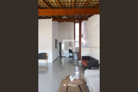 Casa à venda com 500m², 4 quartos e 3 vagas Casa à venda com 500m², 4 quartos e 3 vagasVaranda