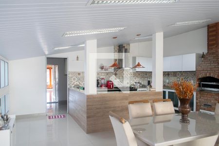 Casa à venda com 500m², 4 quartos e 3 vagas Casa à venda com 500m², 4 quartos e 3 vagasCozinha