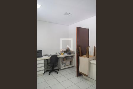 Casa à venda com 500m², 4 quartos e 3 vagas Casa à venda com 500m², 4 quartos e 3 vagasEscritório