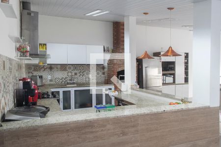 Casa à venda com 500m², 4 quartos e 3 vagas Casa à venda com 500m², 4 quartos e 3 vagasCozinha